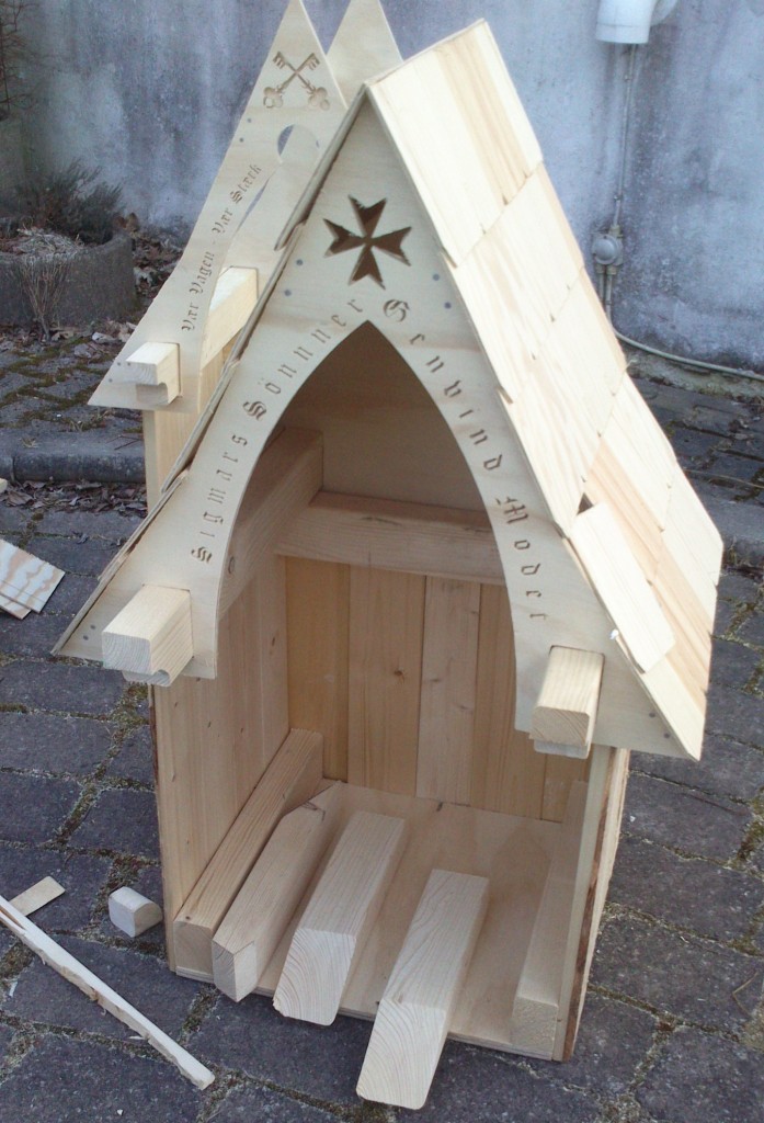 To vejsidetempler undervejs - mangler stadig lidt samlearbejde og maling.